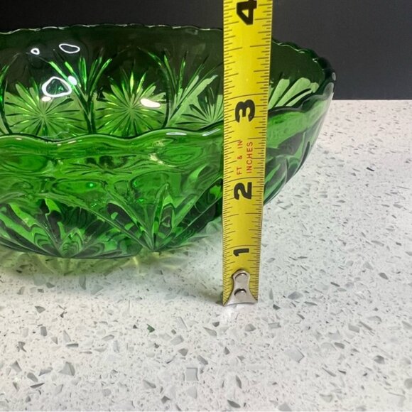 Vintage Anchor Hocking Medallion Press Cut Green Glass Large Berry Veg Bowl 8 - Picture 8 of 9